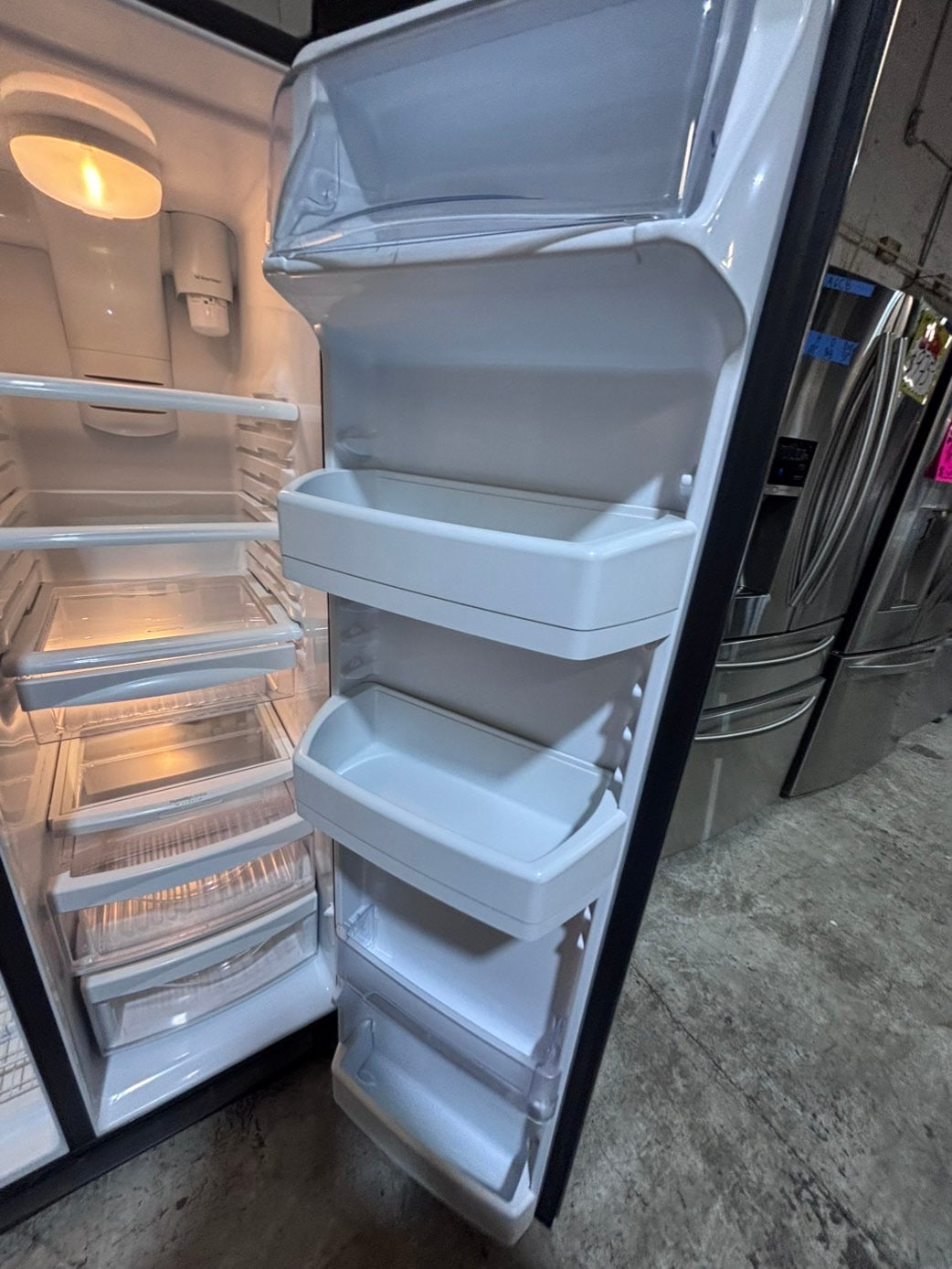 >>36” GE side by side Refrigerator and freezer stainless steel w/ice water dispenser 36” #AR243B
