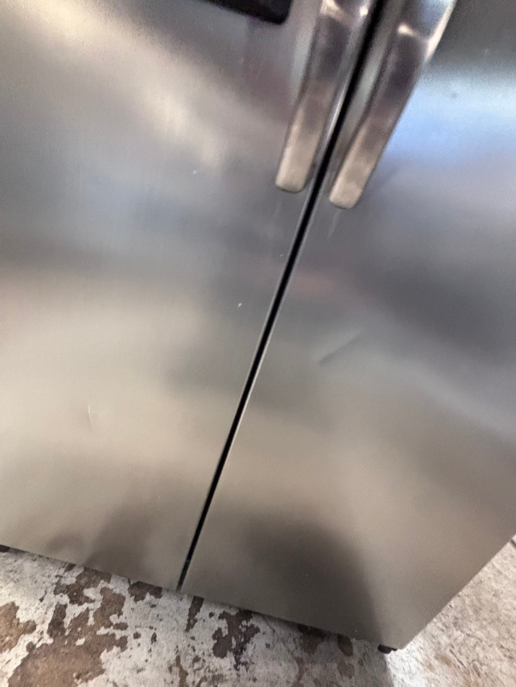 >>36” GE side by side Refrigerator and freezer silver (ice maker & water doesn’t work) doesn’t affect on the others functions.#ARW773B