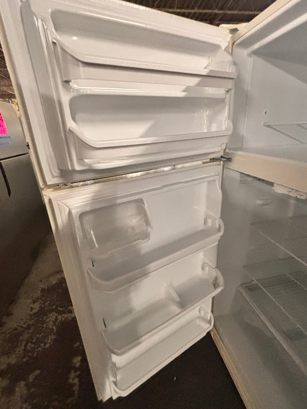 >sale🔥frigidaire 30”18cu.ft -top freezer refrigerator off white color   -used refurbished 30” #TY4NRB