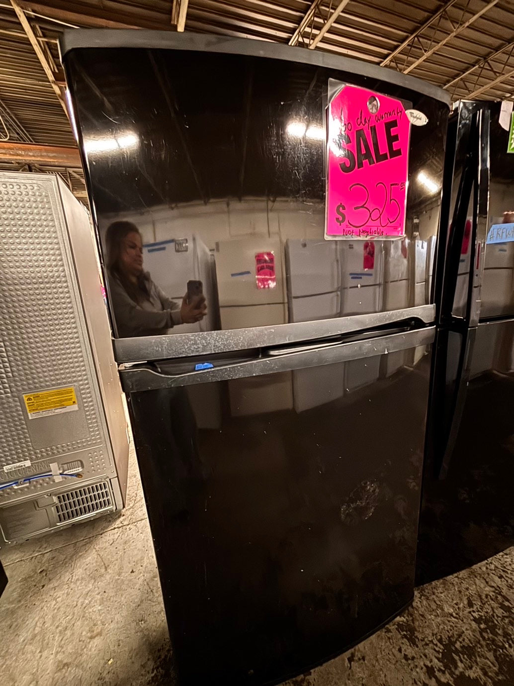 >Special🎈Whirlpool 33” Top freezer fridge with ice maker inside in black  color               used-refurbished #RFW513B