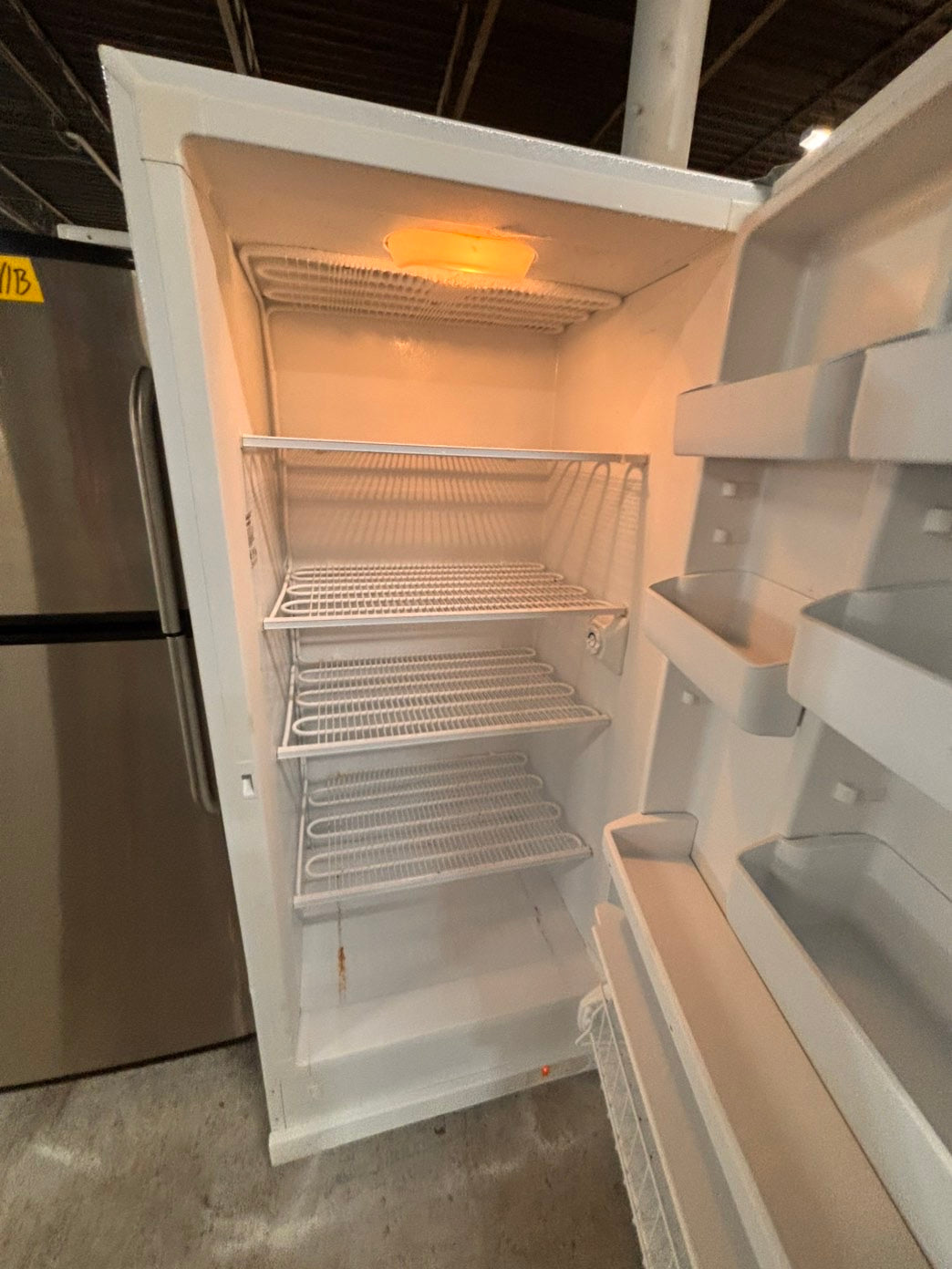 >*kenmore 21cu.ft (it’s not froost free).          up-right freezer white 20cu.ft Refurbished-used #RFS1ZXB