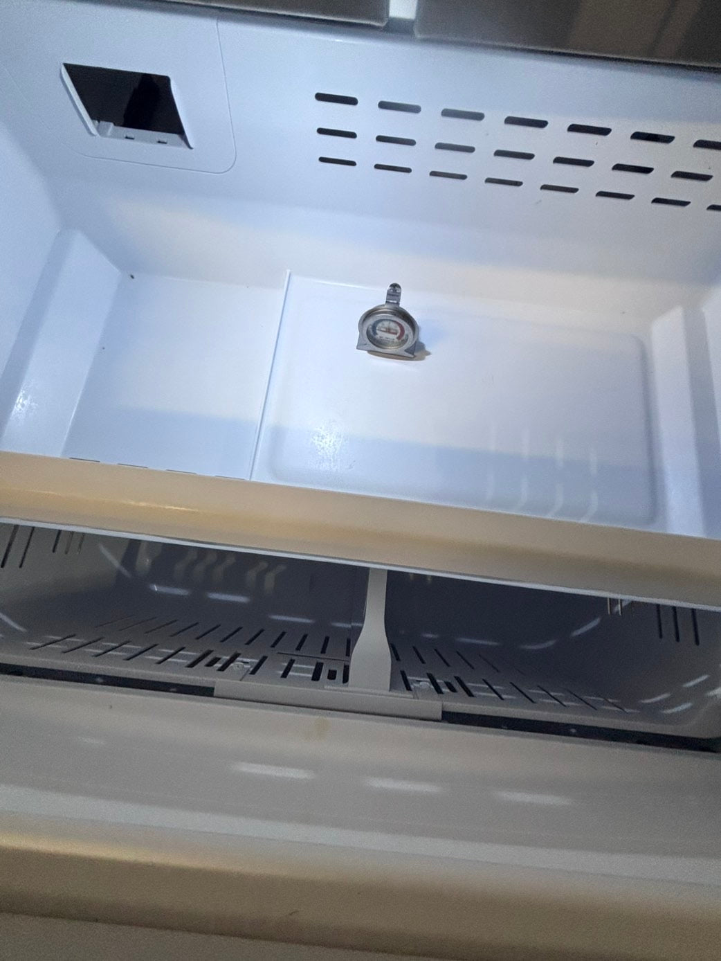 >*36”samsung counter depth French doors  fridge  stainless steel (ice maker  doesn’t work) only water 💦 dispenser works !doesn’t affect on the others functions. 36” #SA24WWB