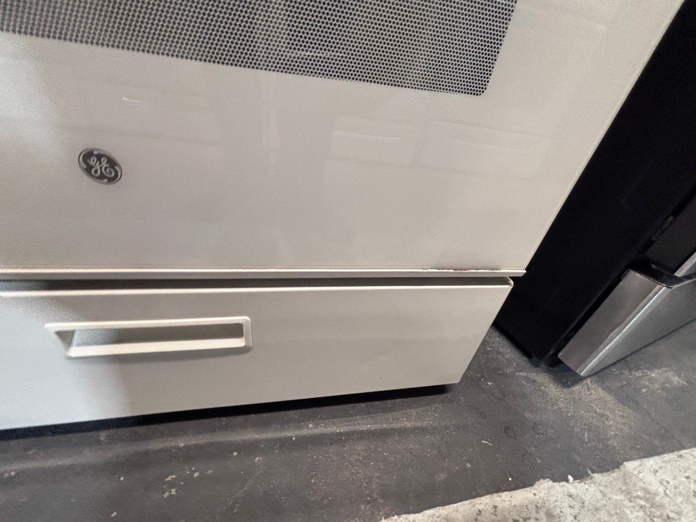 >*GE Gas range 4 burner bake broil Hi/Lo self clean in  off white used-Refurbished 30” #GGS52B