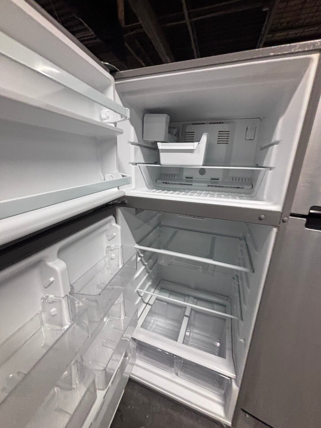 >*28” whirlpool top freezer fridge with ice 🧊 maker inside stainless steel  used-refurbished #FFQW3RB