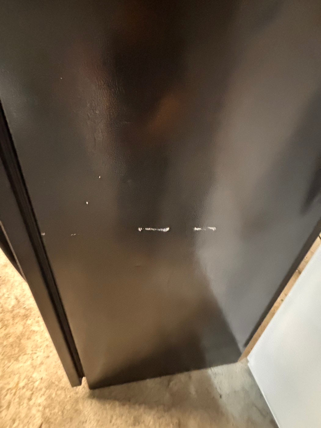 >*whirlpool  30” 18cu.ft -top freezer refrigerator black  with ice maker inside  used-refurbished #RW3B61B