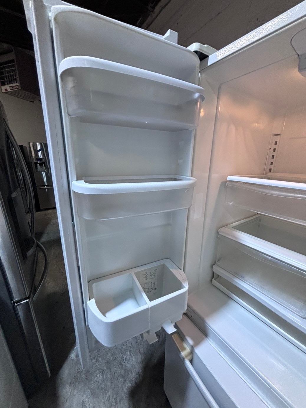 >* special🔥used-Refurbished Whirlpool white 36”w x69h x 29.1/5 depth refrigerator w/ice maker inside 36 “ #FDW4U3B