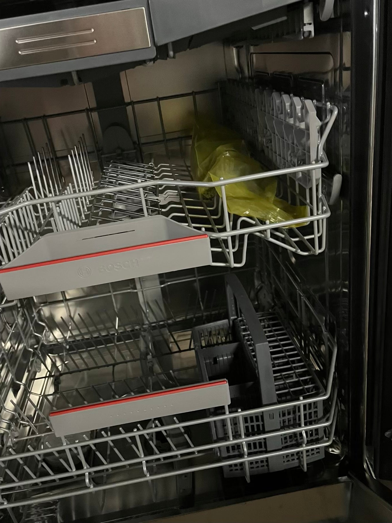 Open Bosch 500 Series 24" Smart Built-In Dishwasher with 3rd Rack in Stainless Steel 24” Model: SHP95CM5N - stock number : #DW33TB