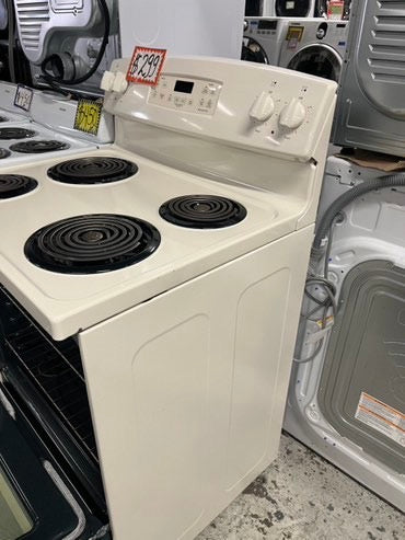 Sale‼️ Ge white off  electric coil top electric range coil 220v 4 burner Refurbished in bake Broil self clean 30" #ERRCL23B