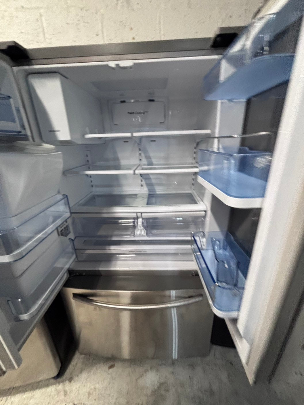 >*36”samsung counter depth French doors  fridge  stainless steel (ice maker & water doesn’t work) doesn’t affect on the others functions. 36” #SA24MAB