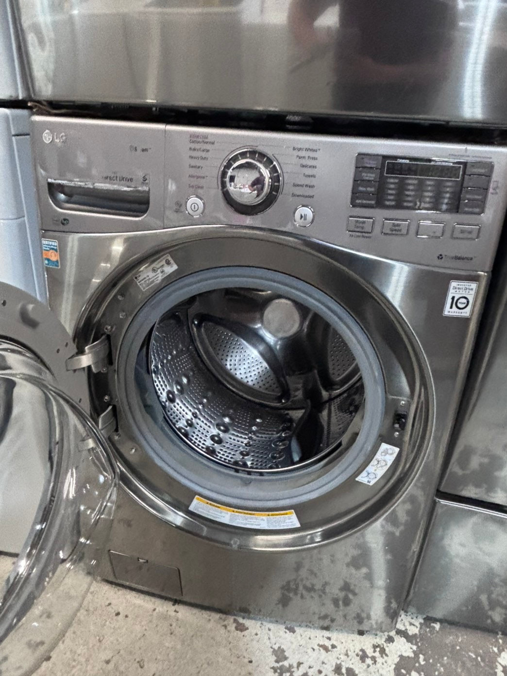 >*LG washer large capacity 4.5cu.ft front load stackable or side by side in gray #WEDS22BW