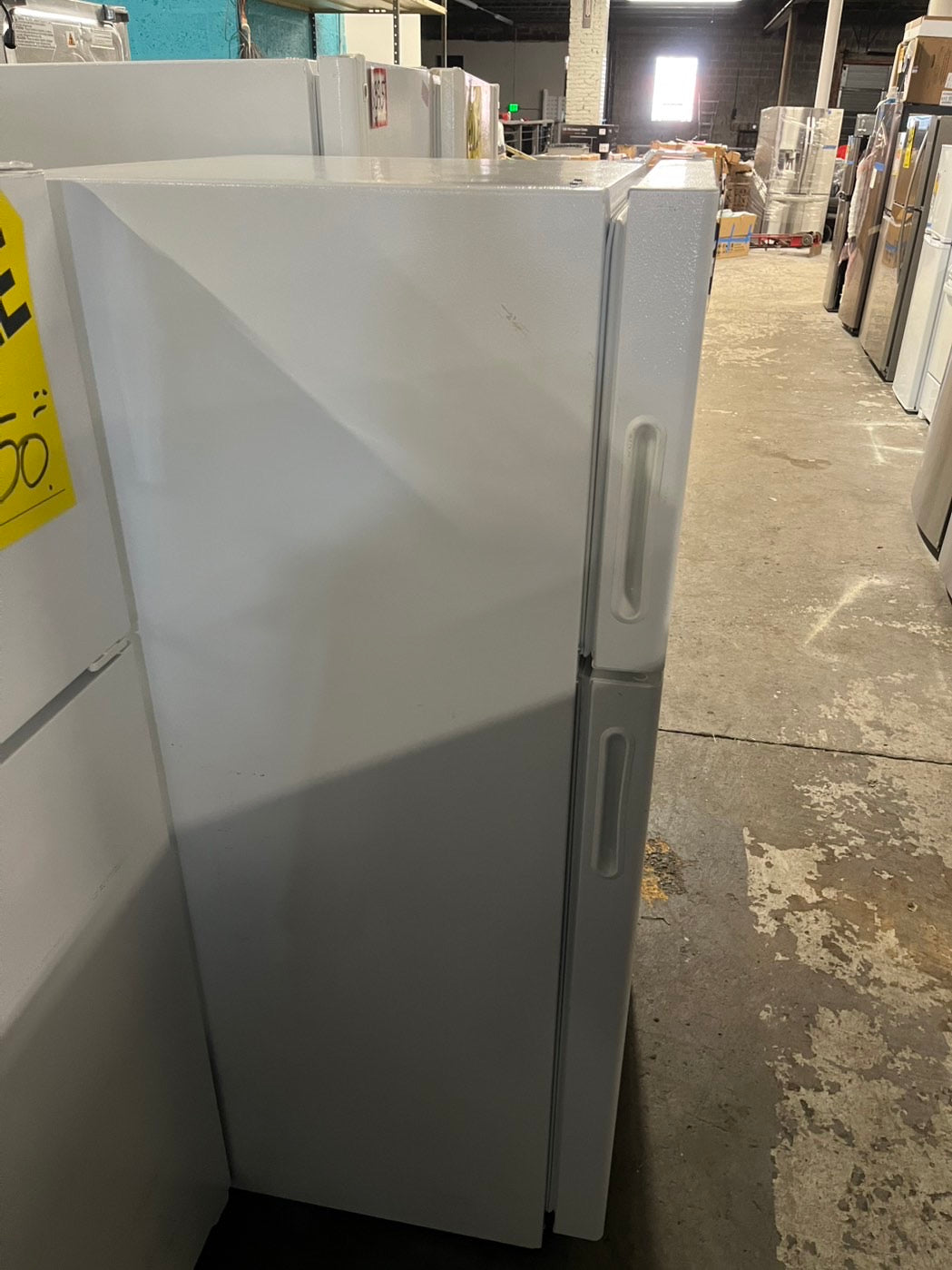 = Hot point  28”top freezer fridge off white used-refurbished #RFHP289B
