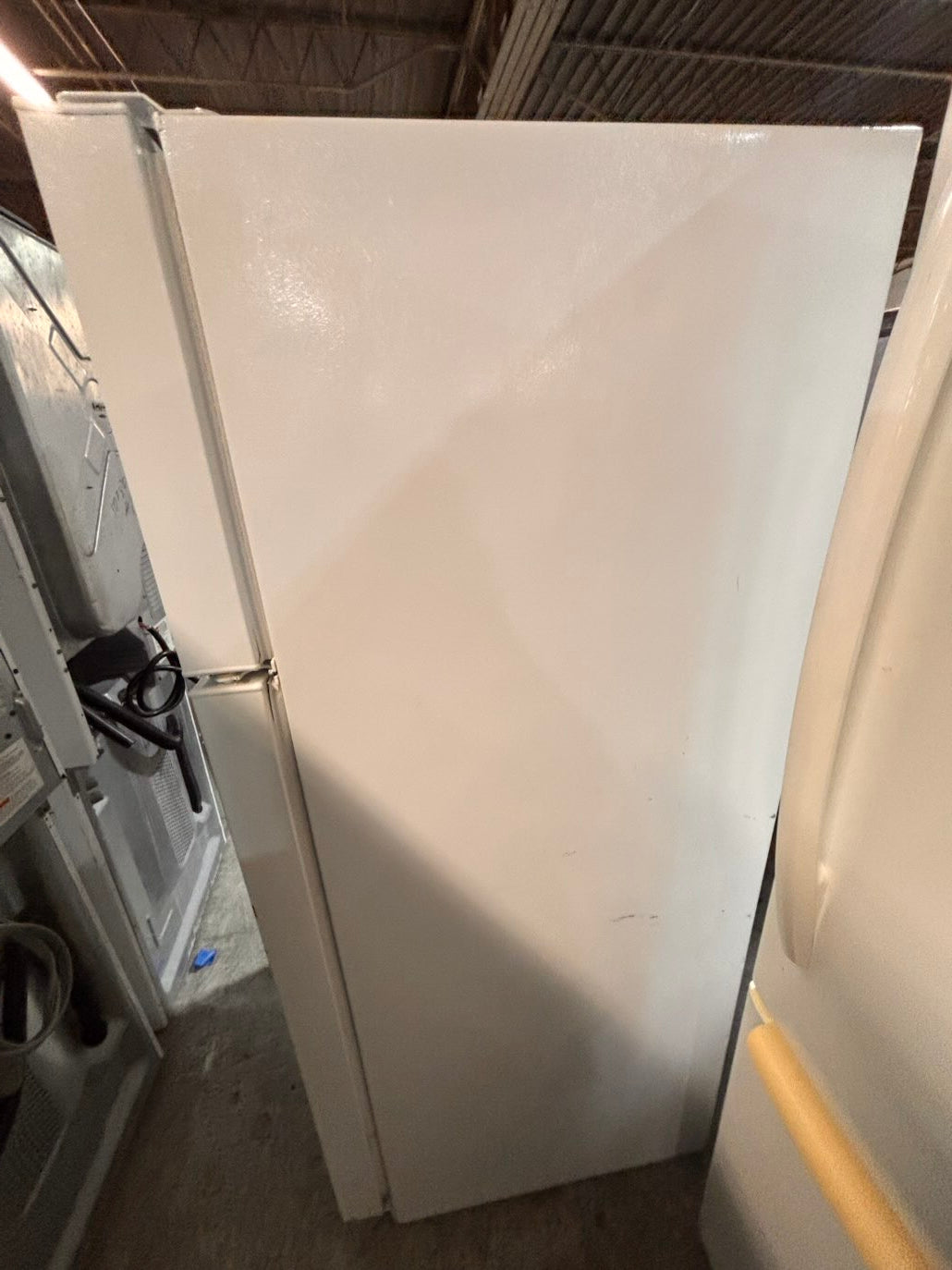 }}28”w x 68 1/2h. Whirlpool  top freezer fridge white color   working 💯  used-refurbished #FWGETSRB