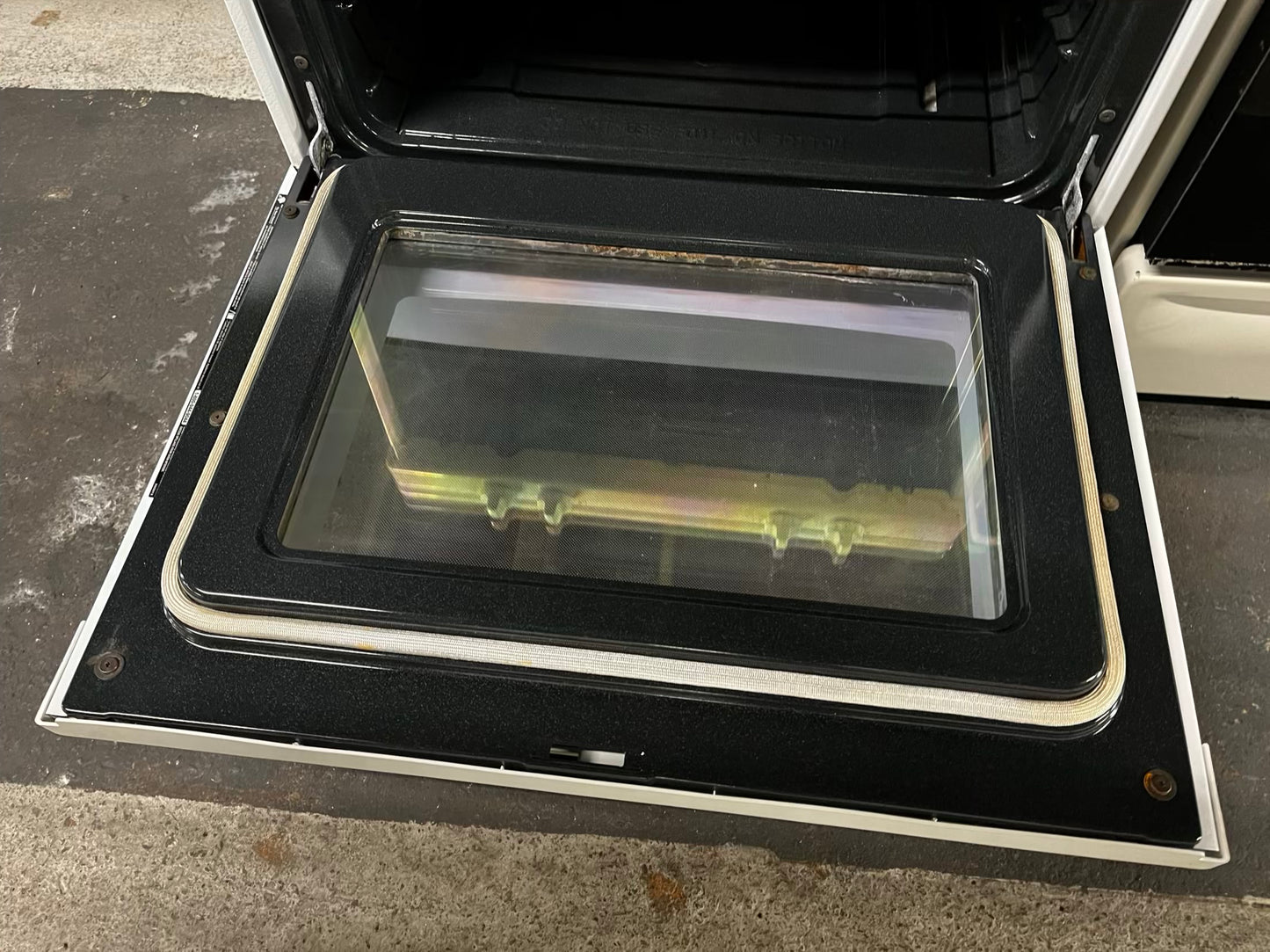 * Frigidaire gas range 4 burner bake broil in white 11 30" Refurbished #ER282KB