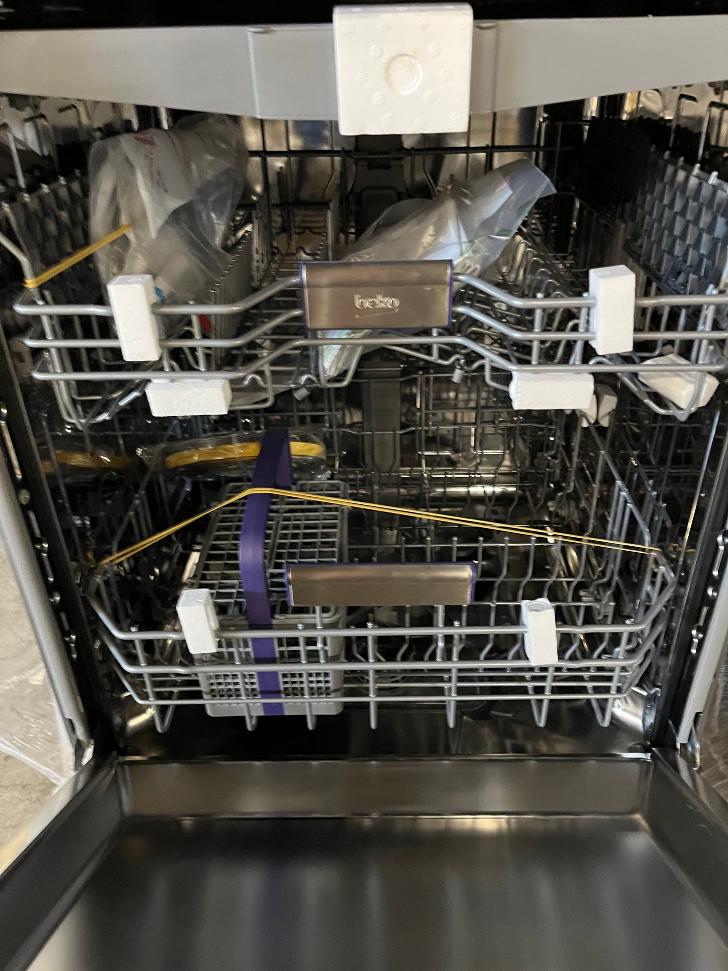Open Box Beko DDT38530XIH 24-inch, built-in dishwasher quiet operation and energy efficiency #DW746UB