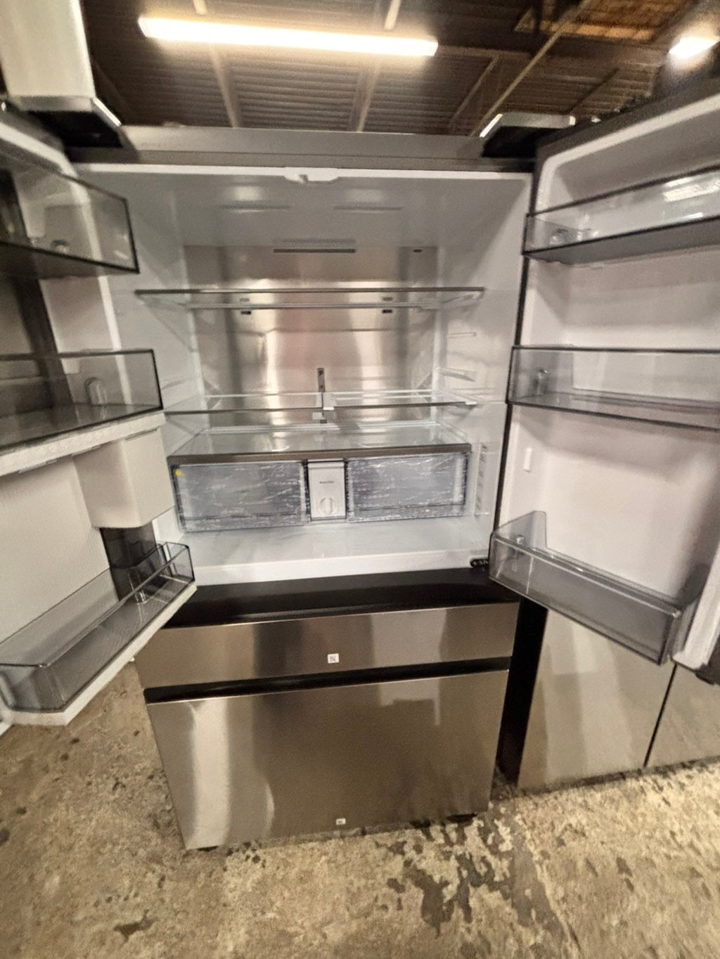 >special 🔥New open box (costumer return ) Counter Depth 4-Door French Door Refrigerator. A revolution in convenience and design, the concealed Beverage Center features both a water dispenser and ice maker 
#RFSZ51YB (Copy)