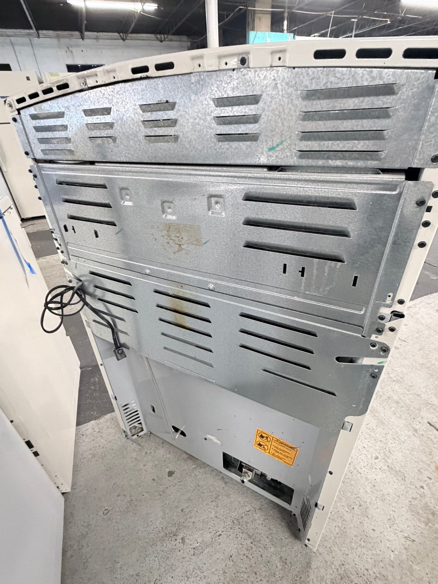 GE Gas range 4 burner bake broil self clean in off white used-Refurbished 30” #GR91345B