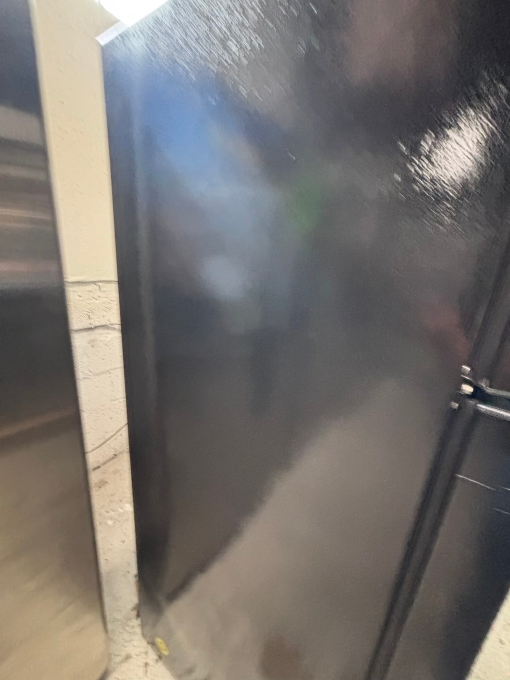 }28”w x 68 1/2h.GE   top freezer fridge  ,black  working 💯  used-refurbished #FT21SRB