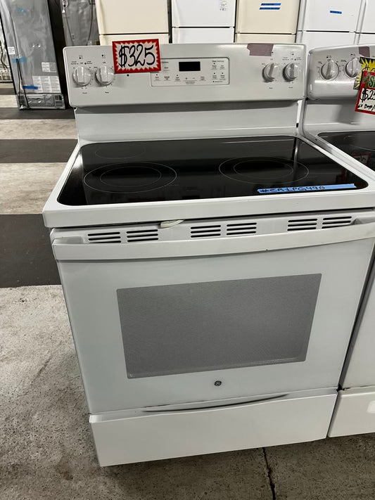 GE glass top electric range 220v 4 burner Refurbished bake Broil hi/lo self clean in white 30" #ER1PG49B