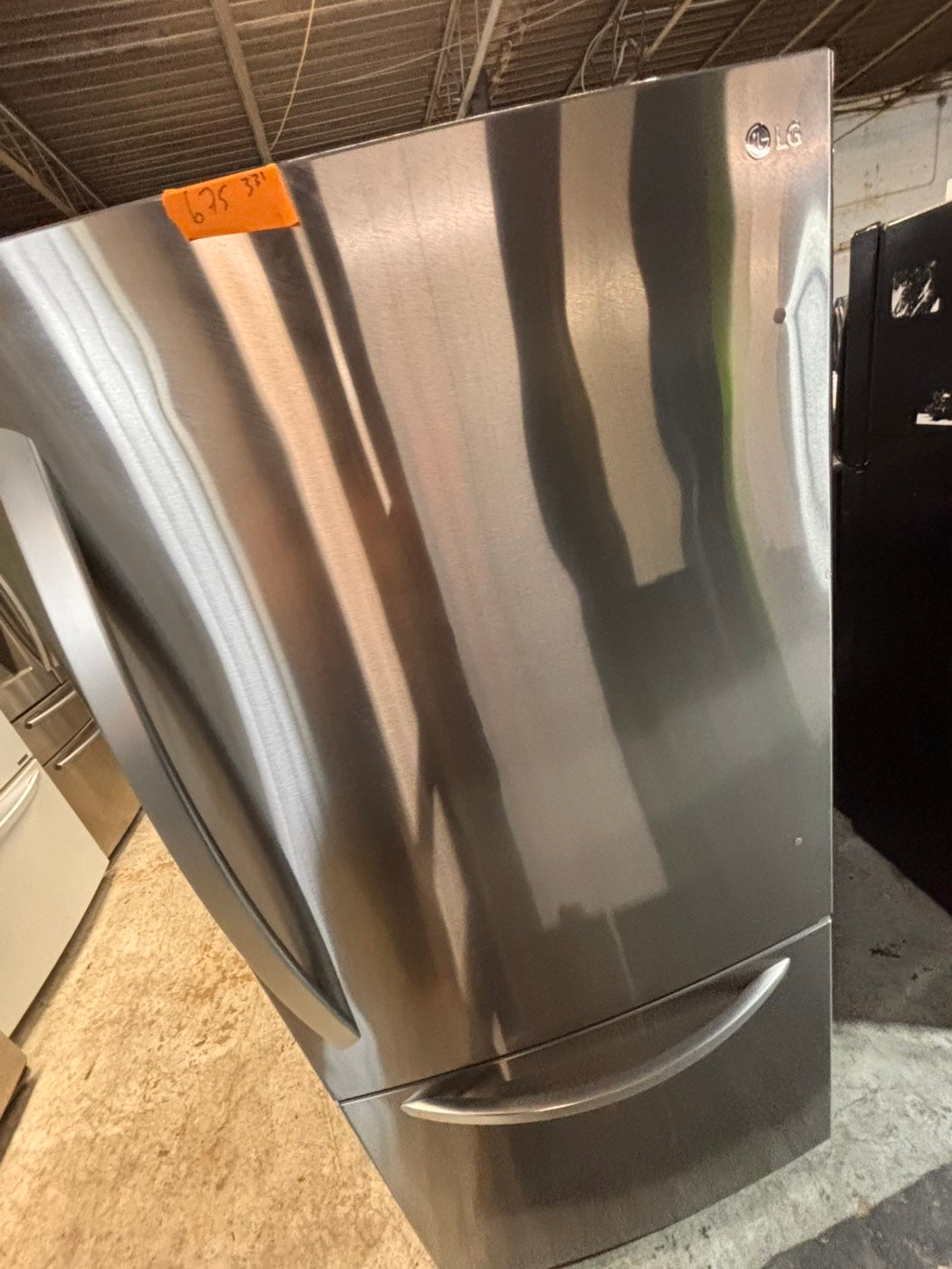 >* LG 33” bottom freezer fridge stainless steel with iced maker inside used -refurbished 30” #LGB5K2B