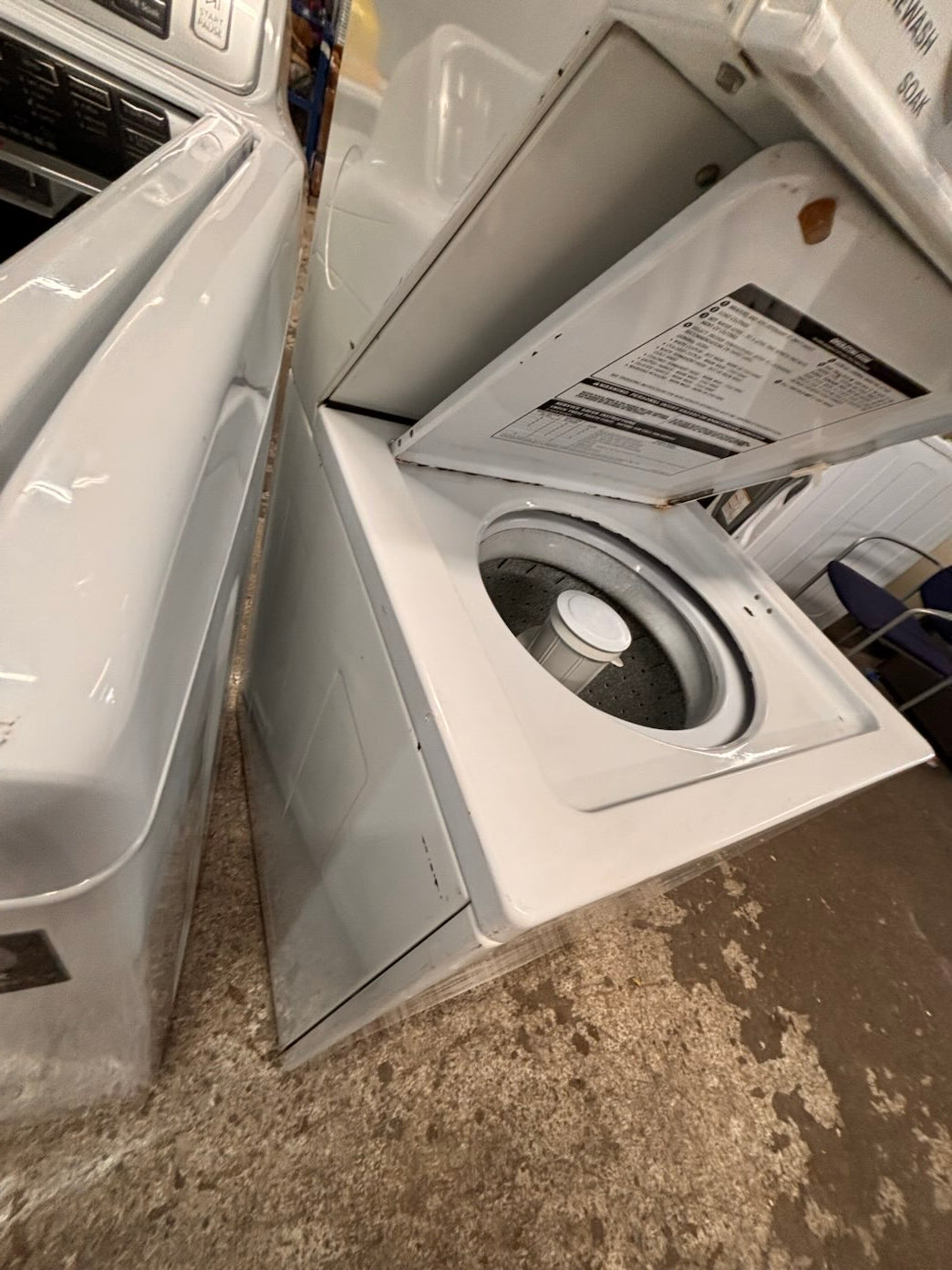 }}Kenmore regular 🔌 stacked laundry center Electric 110v washer & dryer set used -in  white 24" #LCR24PTB