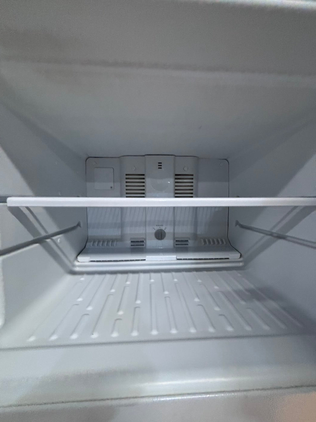 }28”w x 62 1/2h. GE top freezer fridge white working 💯  used-refurbished #FTR12RB