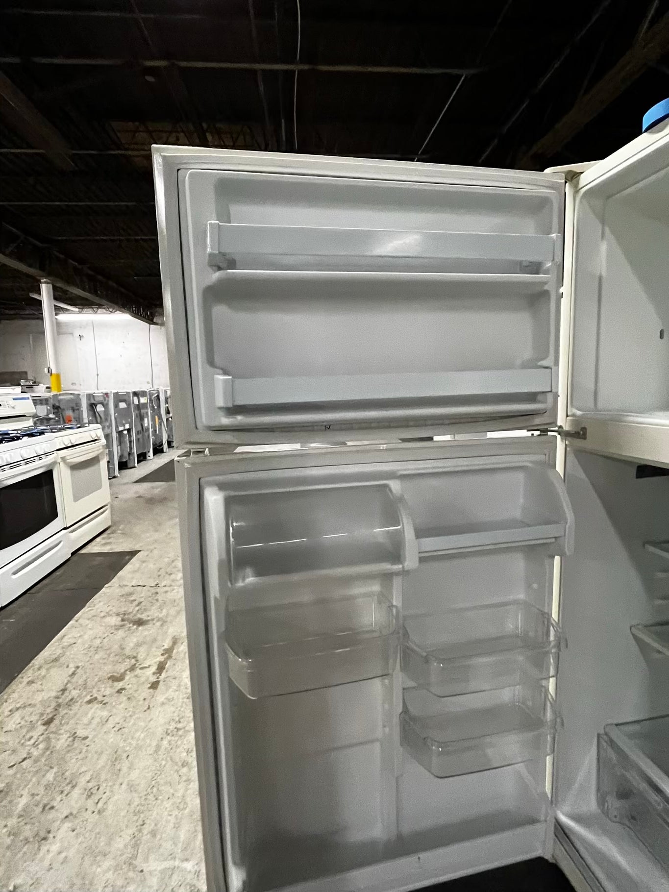 * 🎉 Black Friday ⚡️ Whirlpool top freezer refrigerator in off white no ice maker 28" #RF34774TB