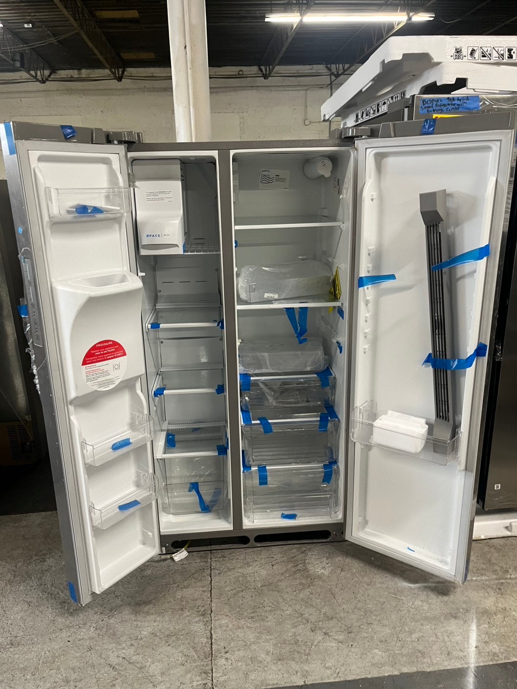 🎉Special 🎉Open Box 📦 | scratch & dent Frigidaire
36.1 in. 22.3 cu. ft. Counter Depth Side-by-Side Refrigerator in Stainless Steel with iced maker & water dispenser #FGAM23CBB