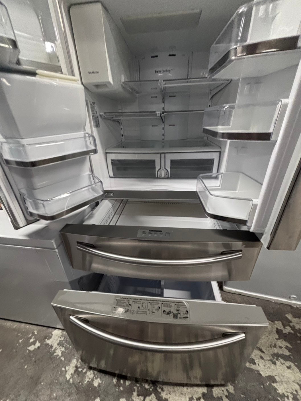 >*Samsung 4-doors French door Refrigerator 33w x 69h 30”1/2depth. /stainless steel w/ ice water dispenser 33" #RL7Q21QB
