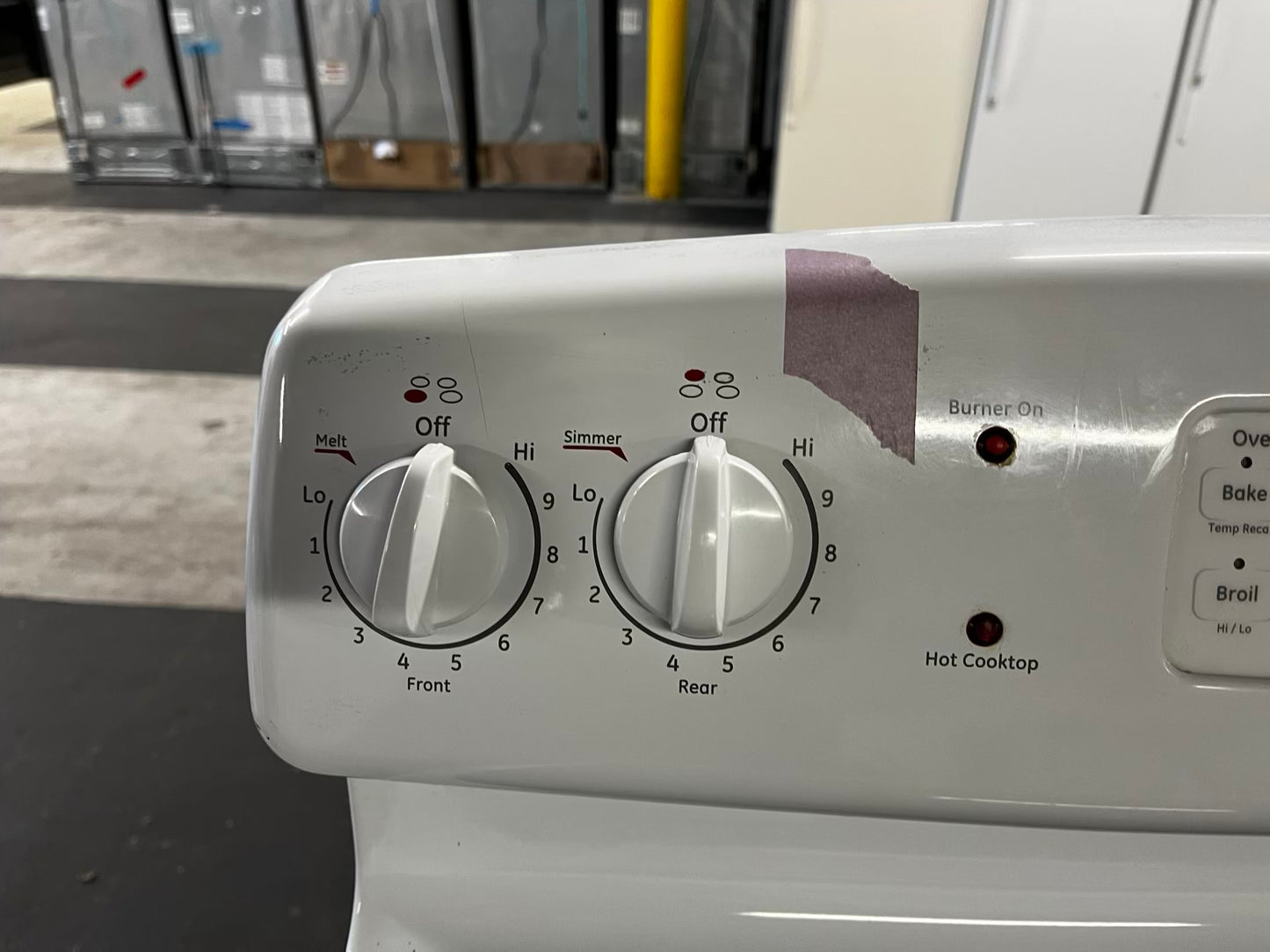 * 🎉 Holidays Sale ⚡️ GE  glass top electric range 220v 4 burner Refurbished in white  bake Broil   30" #ER39A1PB