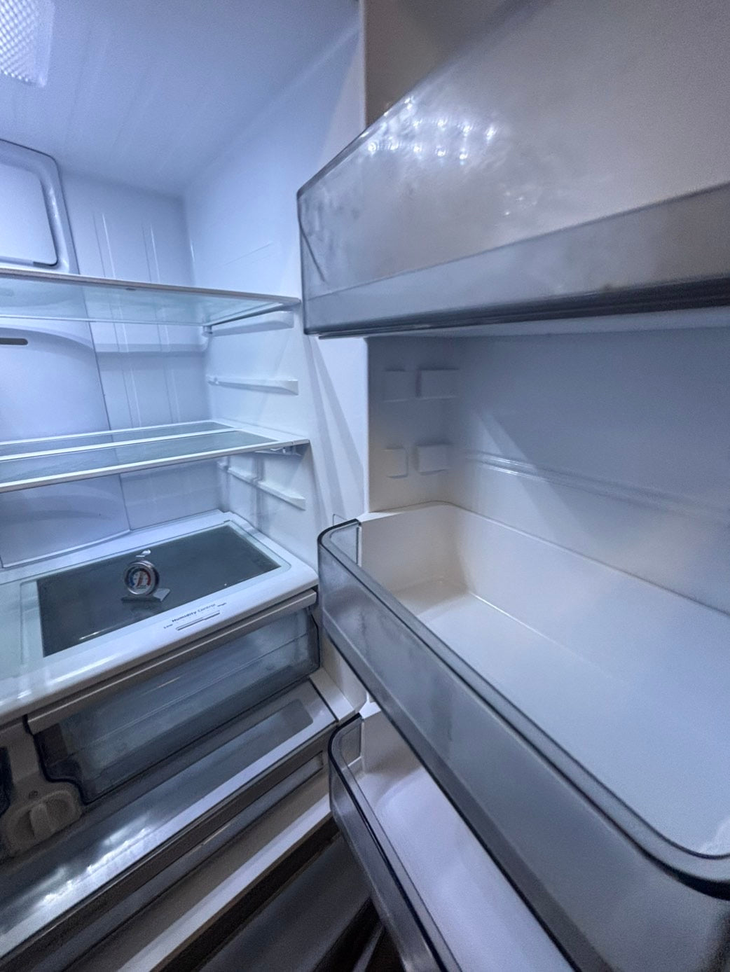 >*36”samsung counter depth French doors  fridge  stainless steel (ice maker  doesn’t work) only water 💦 dispenser works !doesn’t affect on the others functions. 36” #SA24WWB