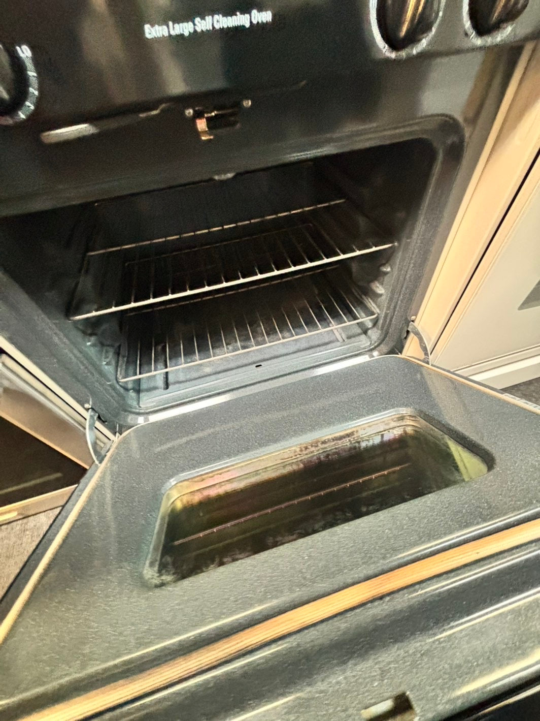 *🎄Holidays Sale 🎁 GE range 4 burner bake broil in off white & black  used-Refurbished 30” #GR88F3L