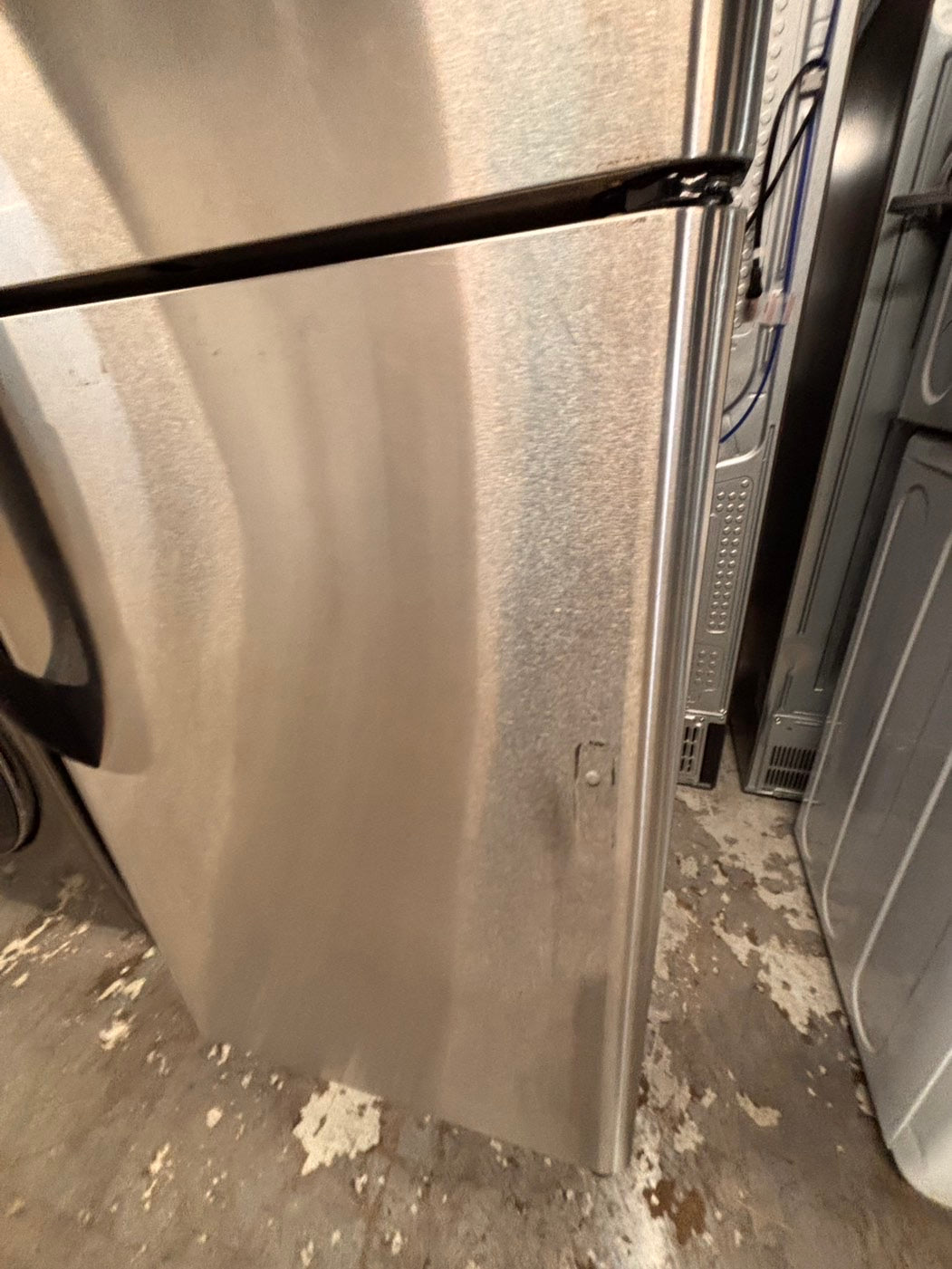 >*frigidaire  top freezer refrigerator stainless steel used-refurbished 30"x 681/2h #RF21ZRB