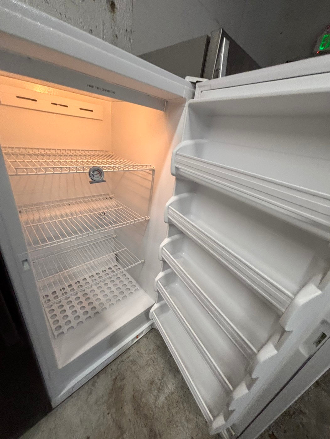 >*special 💥Frigidaire up-right freezer white 14.cu.ft Refurbished-used #FKU2114B