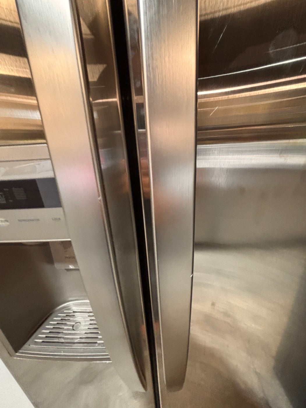 >*SALE🔥🔥LG 33”x 67”h x 29”depth side by side Refrigerator and freezer with ice & water #J1W773B