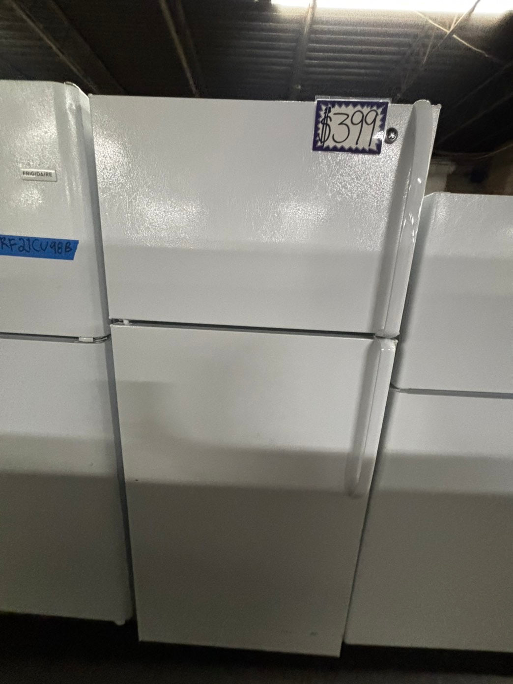 >28”Ge top freezer fridge white used-refurbished #RFL81B