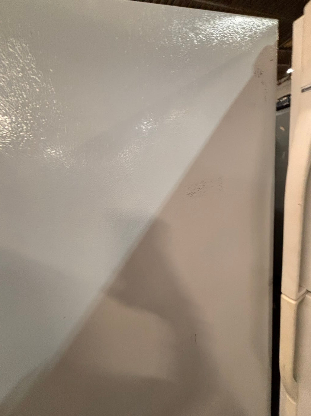 }}28”w x 68 1/2h. Whirlpool  top freezer fridge white color   With ice 🧊 maker inside ,working 💯  used-refurbished #FT6TSRB