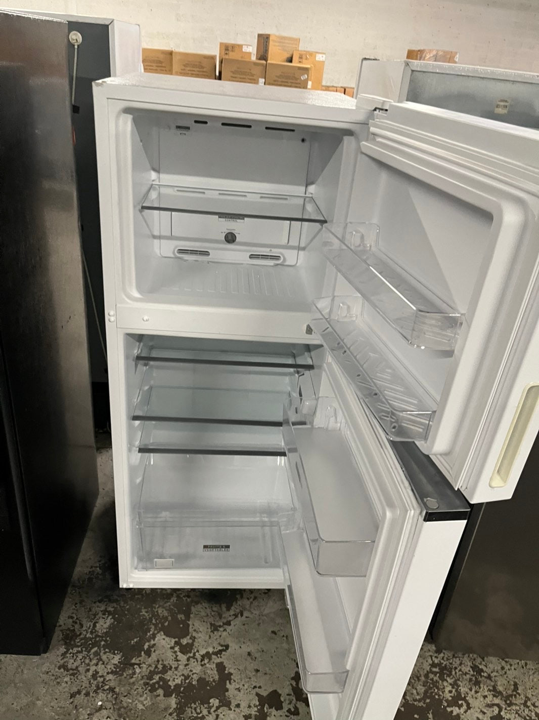 *Used | Refurbished Whirlpool top freezer refrigerator white 24" #RF4359JB