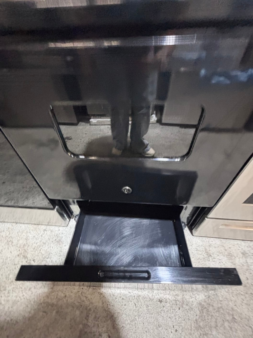 } sale🎈🎈hot point black electric coil top range coil 220v bake /Broil 4 burner used-Refurbished  great condition 30" working 💯 with warranty  #GN4FG4B