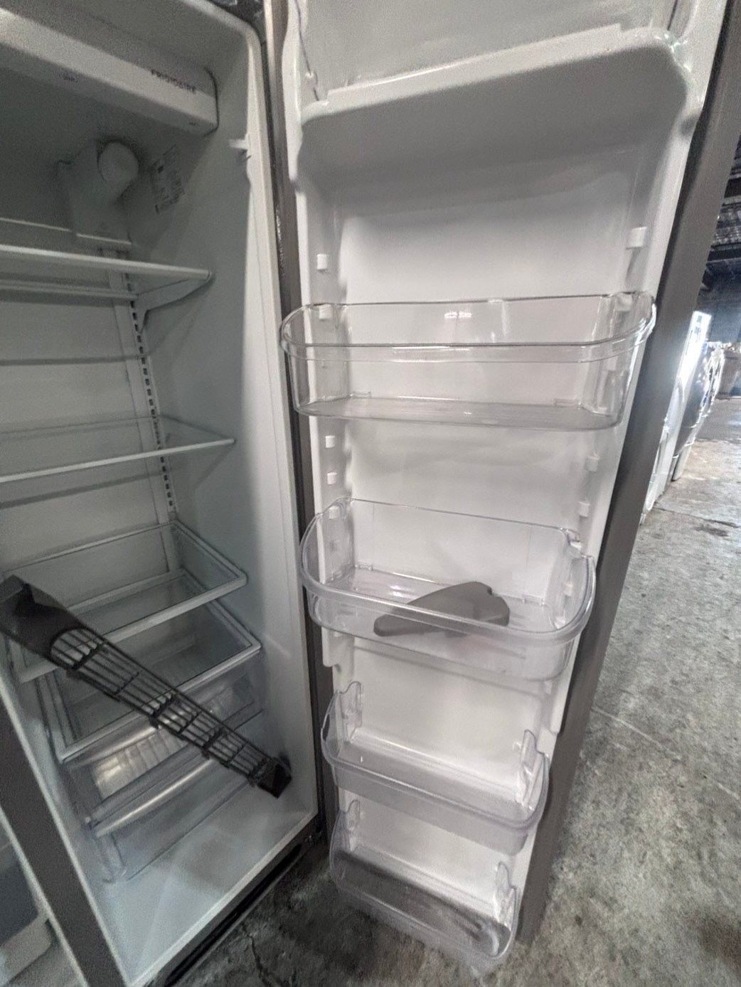 >*36”frigidaire side by side Refrigerator and freezer stainless steel w/ice water dispenser 36” #RFFC9LB