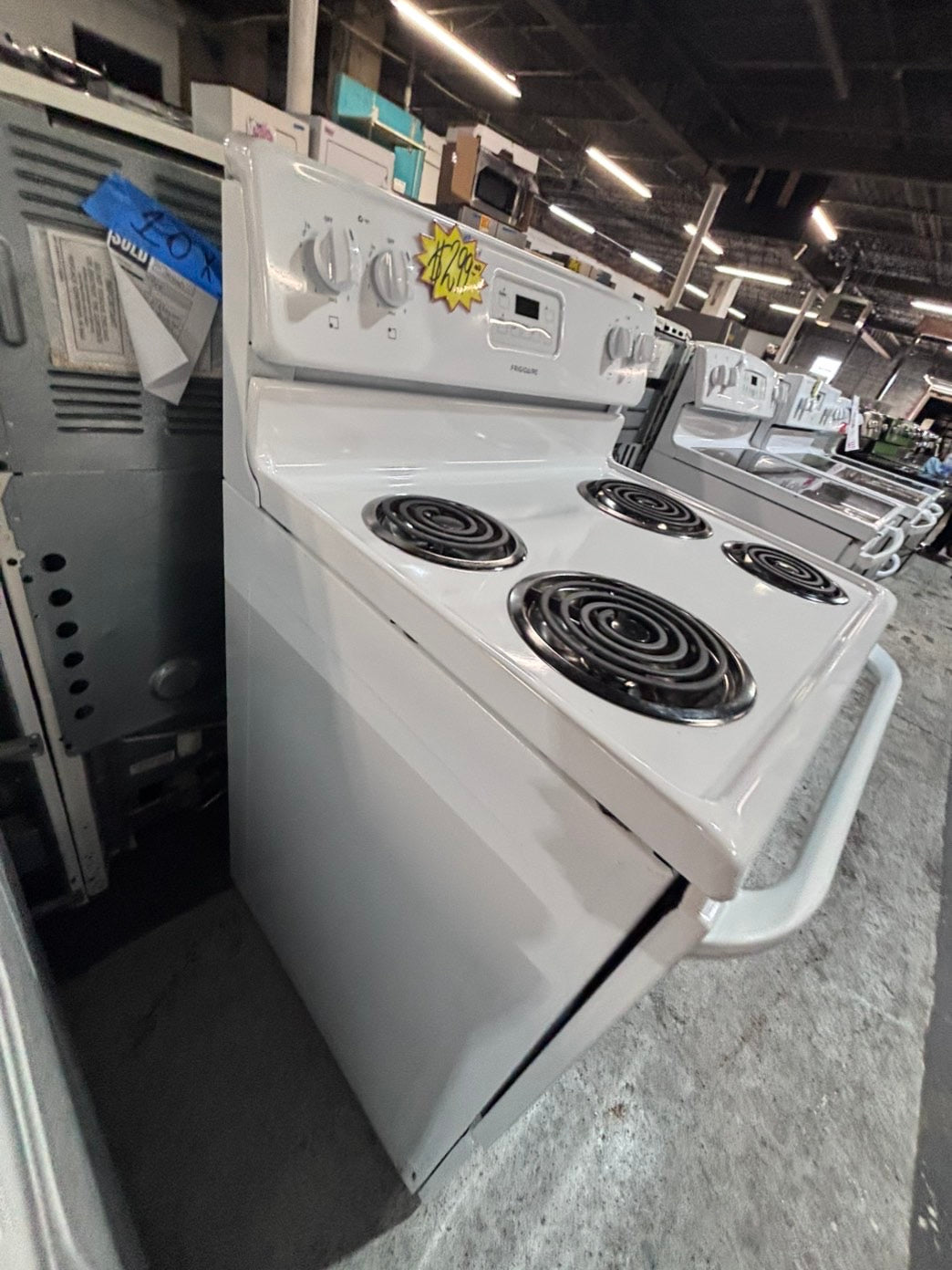 >*frigidaire white  electric coil top range coil 220v bake /Broil 4 burner used-Refurbished  great condition 30" #ESTP55B