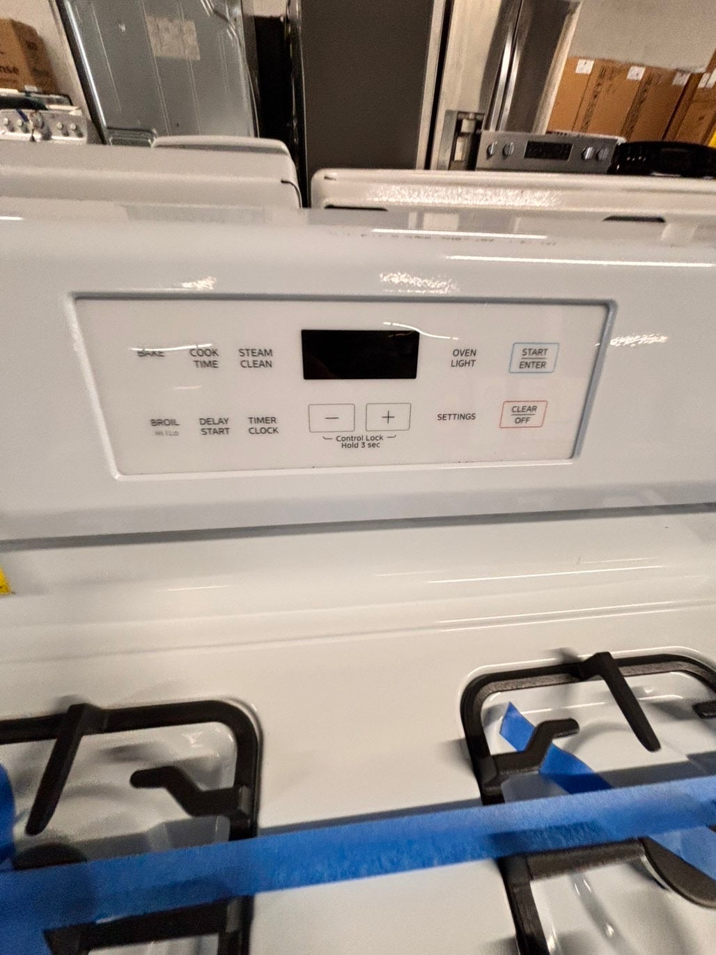 >new open box Midea 4 burner gas stove  in white color ,bake broil steam clean 30” #ER77TT