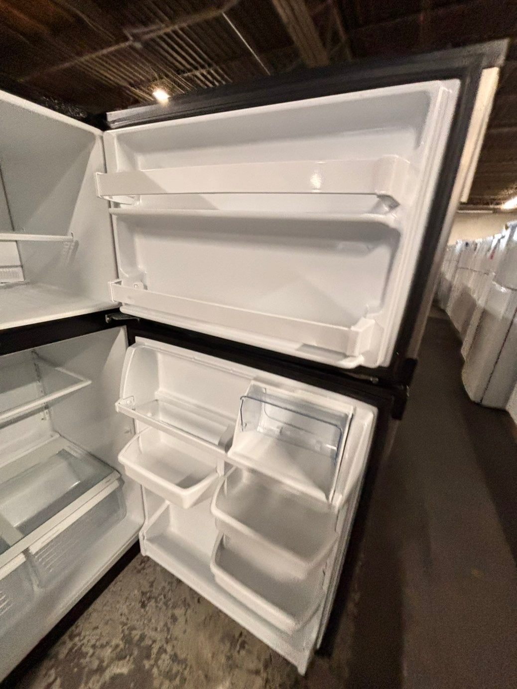>Special🎈Whirlpool 33” Top freezer fridge in stainless steel color               used-refurbished #RFQ213B