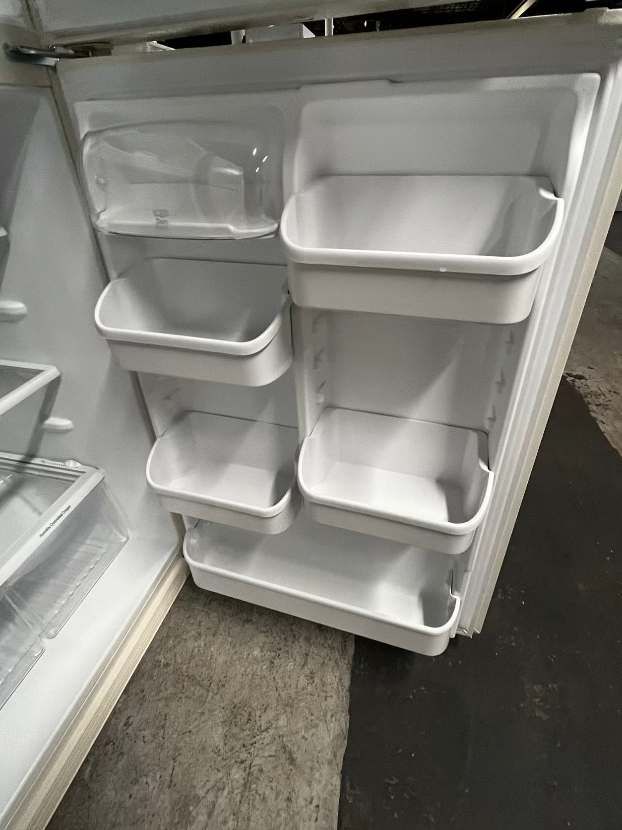 Kenmore top freezer refrigerator in off white used refurbished 30’ #RF394JB