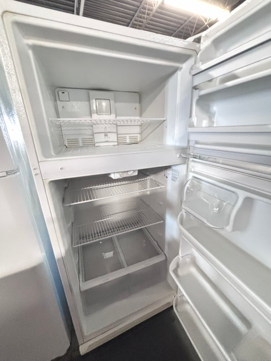 >Frigidaire 18cu.ft -top freezer refrigerator white, used refurbished 30” #RK71KB