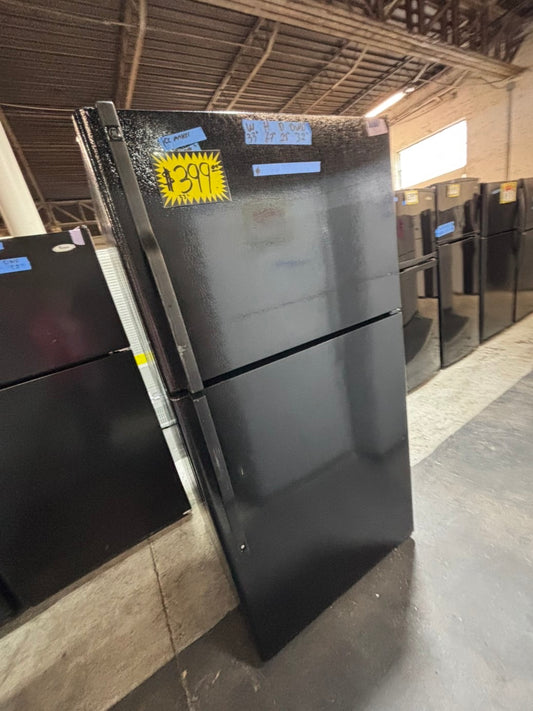 >>GE  33” Top freezer fridge   With ice maker inside ,black  used-refurbished #RG37QB