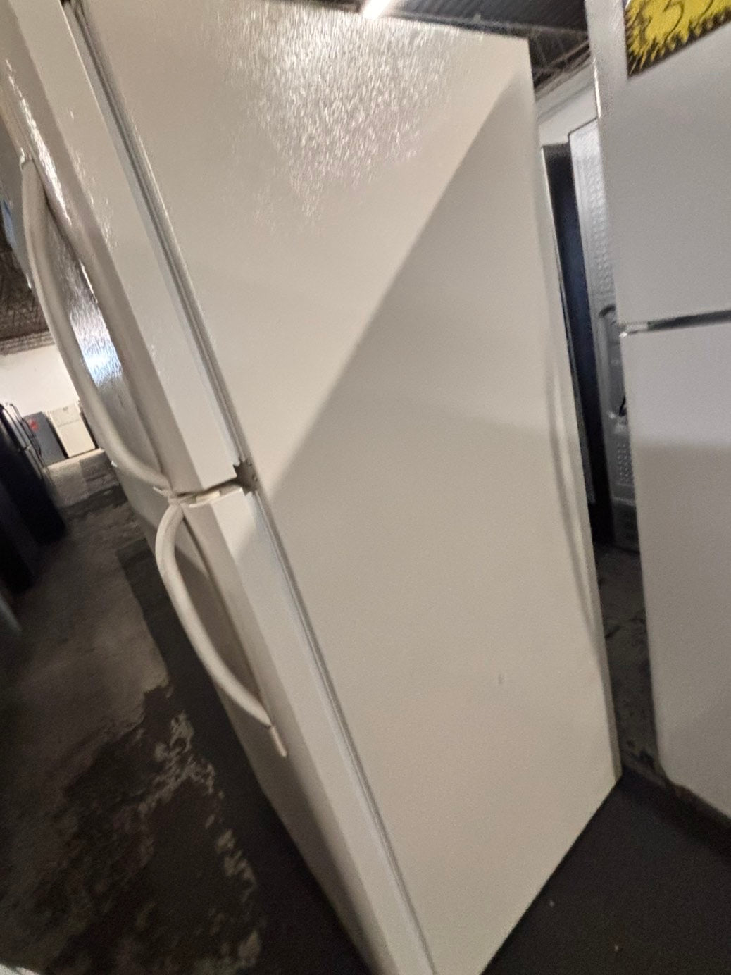 >sale🔥frigidaire 30”18cu.ft -top freezer refrigerator off white color   -used refurbished 30” #TY4NRB