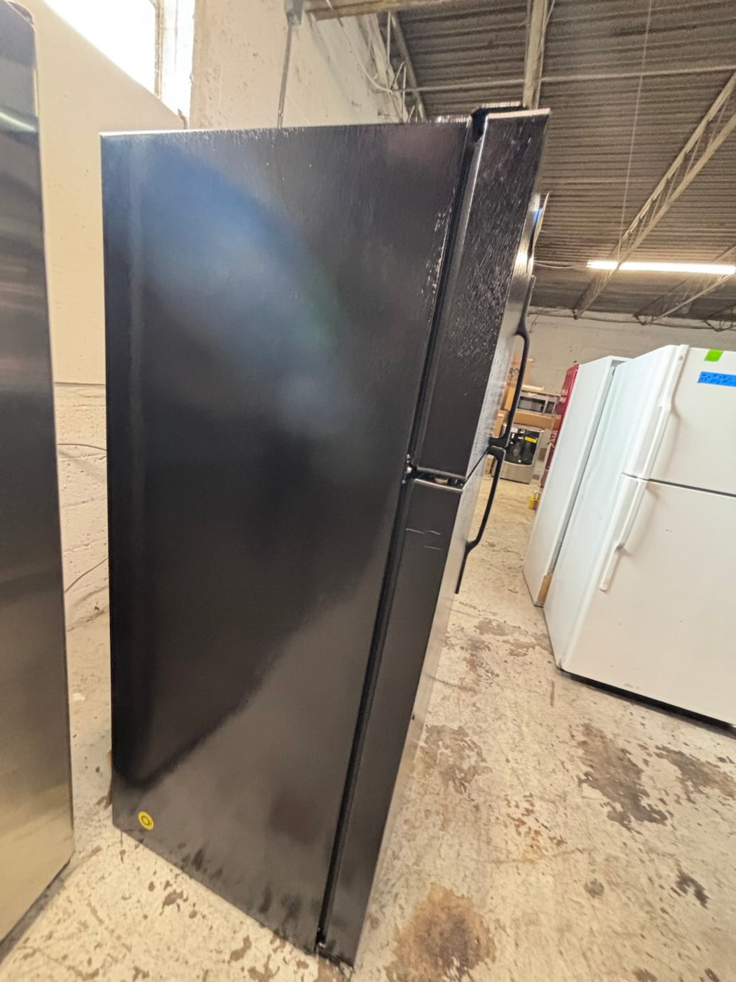 }28”w x 68 1/2h.GE   top freezer fridge  ,black  working 💯  used-refurbished #FT21SRB