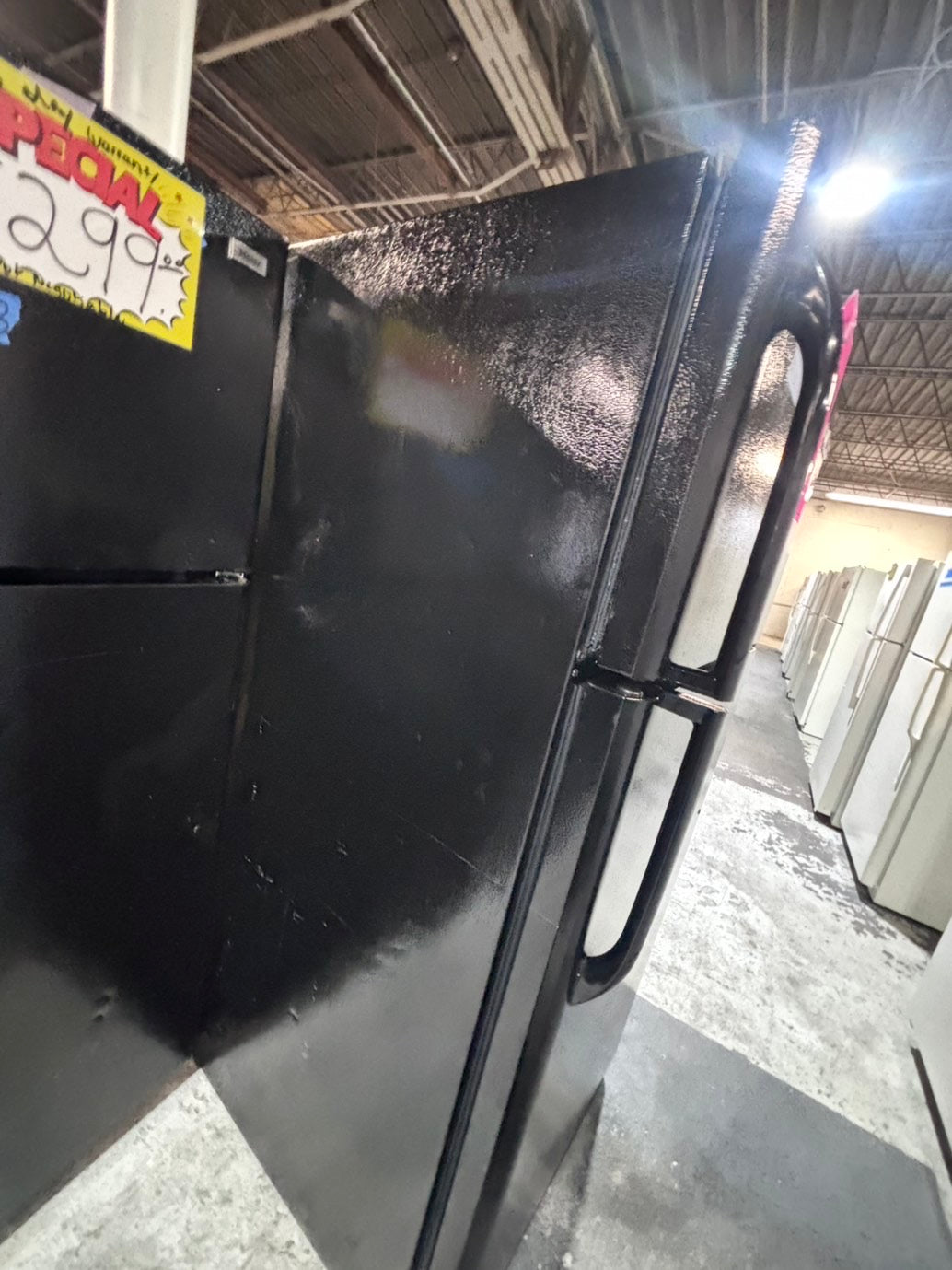 >*special 🔥frigidaire 30”x 66”heigth x 29depth 18cu.ft -top freezer refrigerator black color              -used refurbished 30” #TFB996B