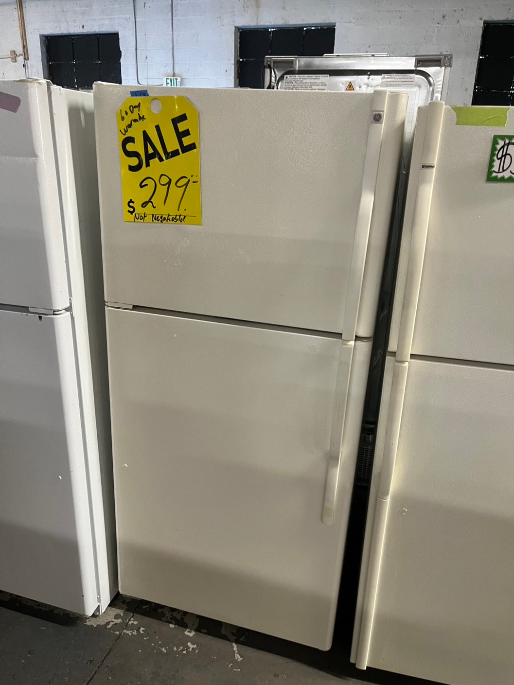💫🥳 =Ge 30”  with iced maker top freezer refrigerator in  off white W/ice maker used refurbished 30’ #RFGEF34B