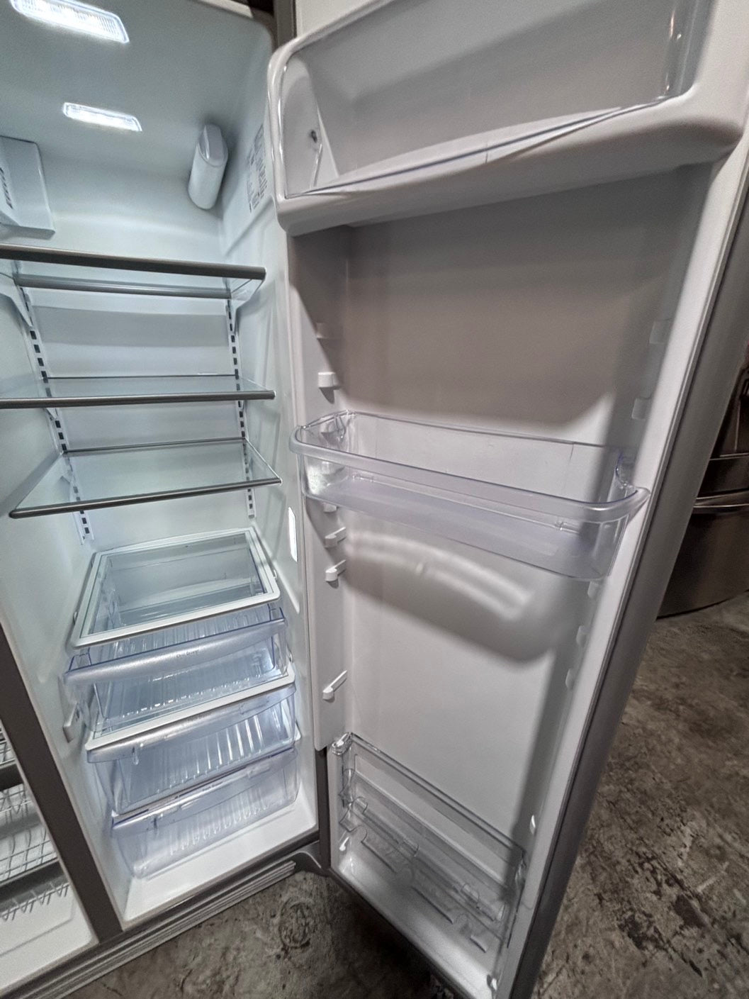 >*early July 4th sale🇺🇸36”frigidaire counter depth side by side door fridge  stainless steel w/ice water dispenser 36” #FRG24AAB